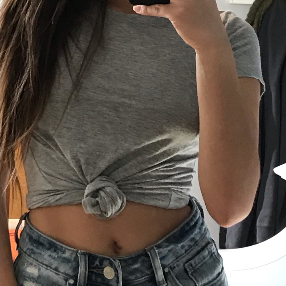 Plain grey t shirt